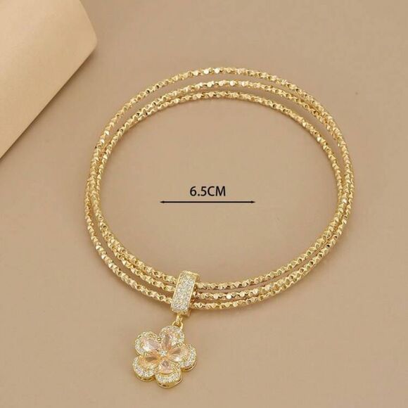 Elegant Gold Flower Pendant Bracelet - Picture 3 of 3